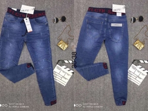 Spodnie jeansowe męskie (30-38) TP10074
